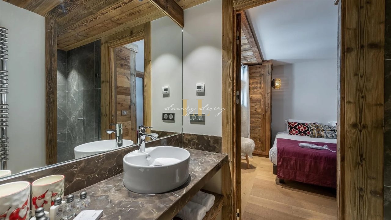 6a46558e-6024-496b-b733-0ab1b656bfbe_Appartement Fusée - Location chalets Covarel - Val d'Isère Alpes - France – salle de bain 1