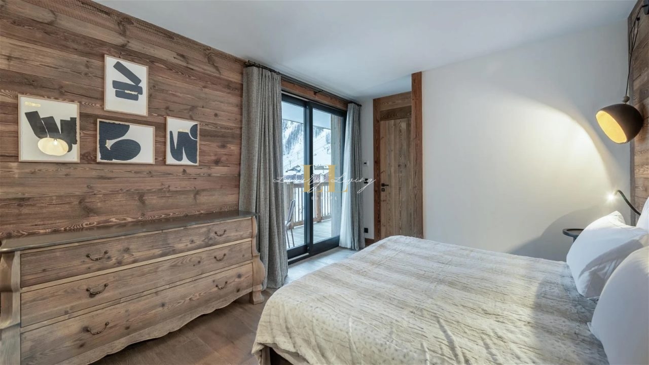 7154a8bf-7544-4251-8ed1-5f43a4dee95f__Best view - Location chalets Covarel - Val d'Isère Alpes - France – Chambre 1 bis.1.jpg