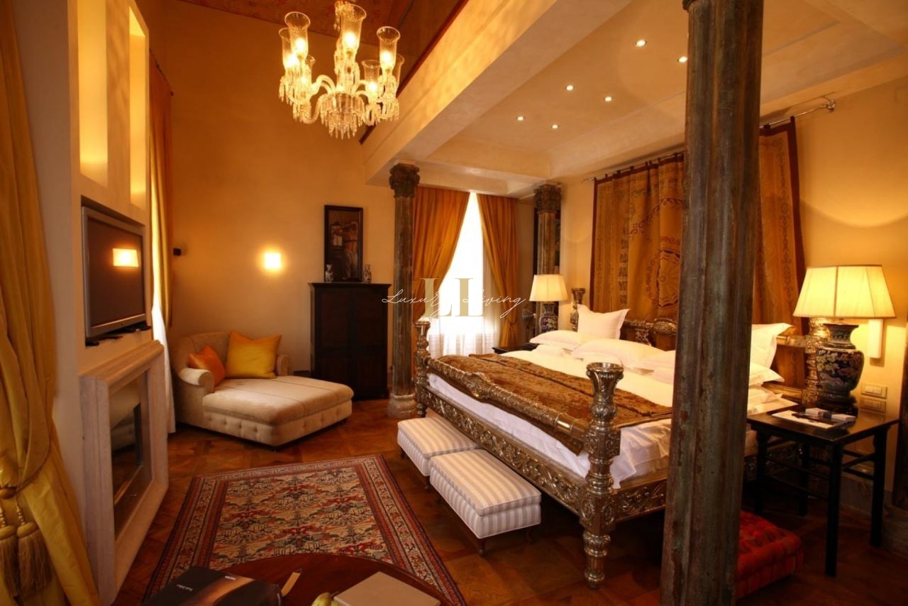 w1900xh1900-villa-Machiavelli-luxury-villa-rental-chianti-italy5