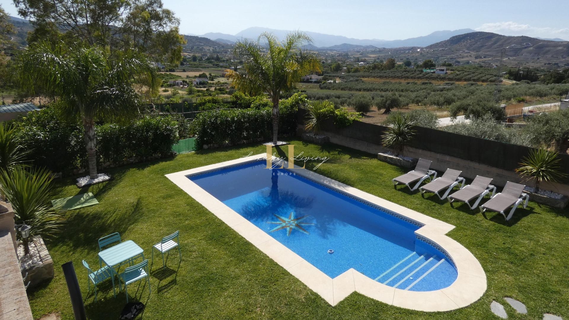 6 Bedroom Country House in Alhaurín el Grande Accommodation in Malaga